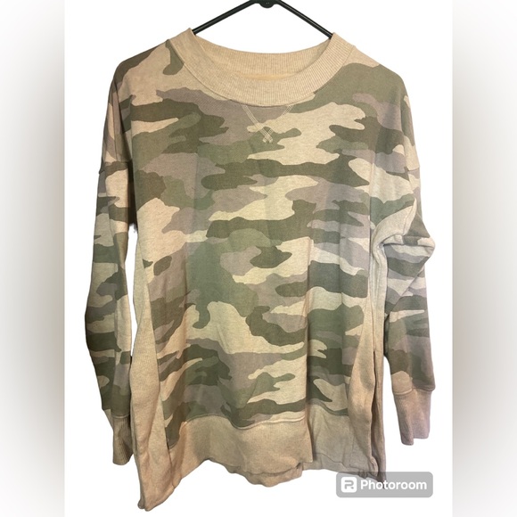 aerie Tops - Aerie camo casual ladies small activewear sweatshirt top banded cuffs